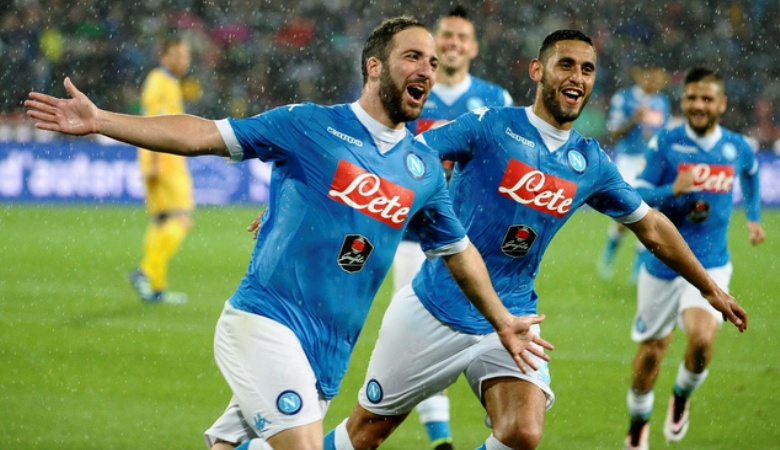 "Full-back" Kesuksesan Lain Taktik Maurizio Sarri Bersama Napoli