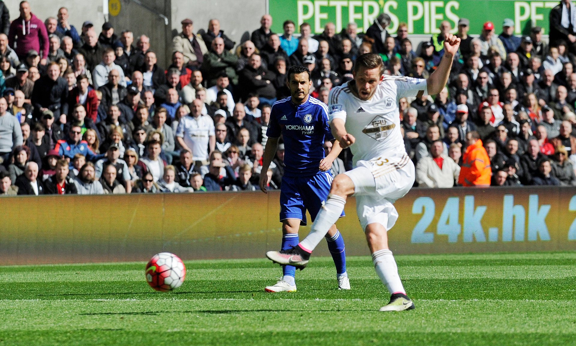 Catatan Tidak Terkalahkan Chelsea Bersama Hiddink Dihentikan Swansea
