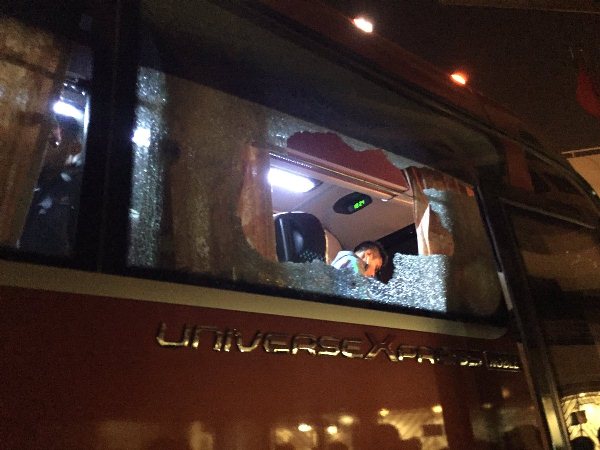 Bus Timnas Indonesia Dilempari Batu oleh Oknum Suporter Vietnam