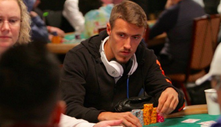 Main Poker, Liburan Seru a la Max Kruse