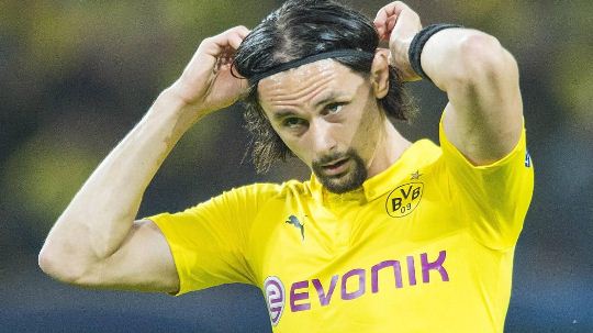 Dortmund Pinjamkan Subotic ke FC Koln