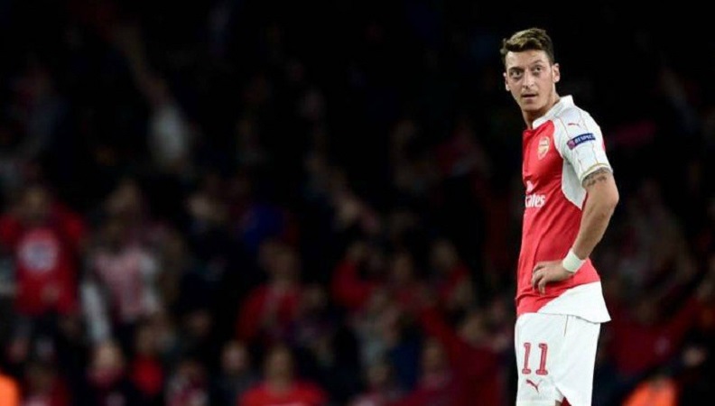 Mesut Ozil "Menghilang" pada Pertandingan Besar