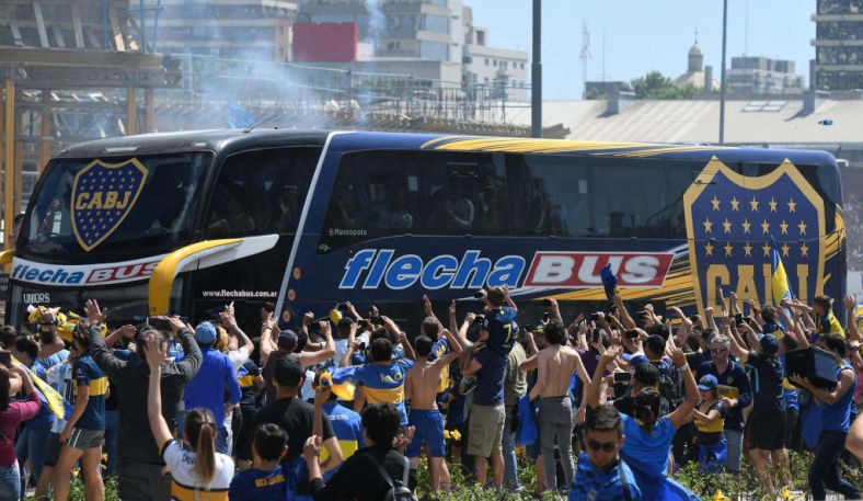 Bus Pemain Boca Juniors Dilempari Fans River Plate, Pertandingan Ditunda