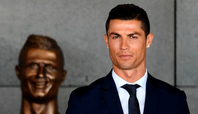 Patung Kepala Cristiano Ronaldo Menjadi Bahan Ejekan