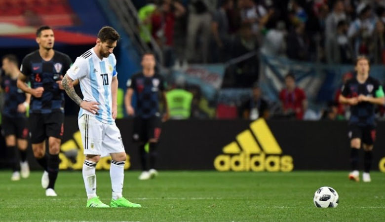 Argentina Bermain (untuk) Messy