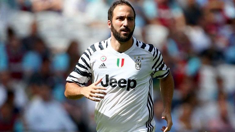 Higuain: "Pendukung Juventus Tidak Menyiuli Pemain"