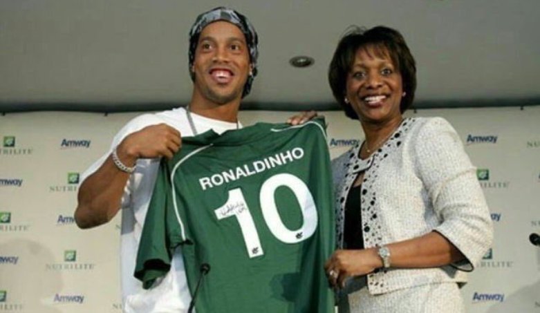 Ternyata Ronaldinho Belum Resmi ke Chapecoense