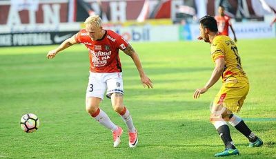 Pentingnya Peran Van der Velden dalam Kegemilangan Bali United dan Comvalius